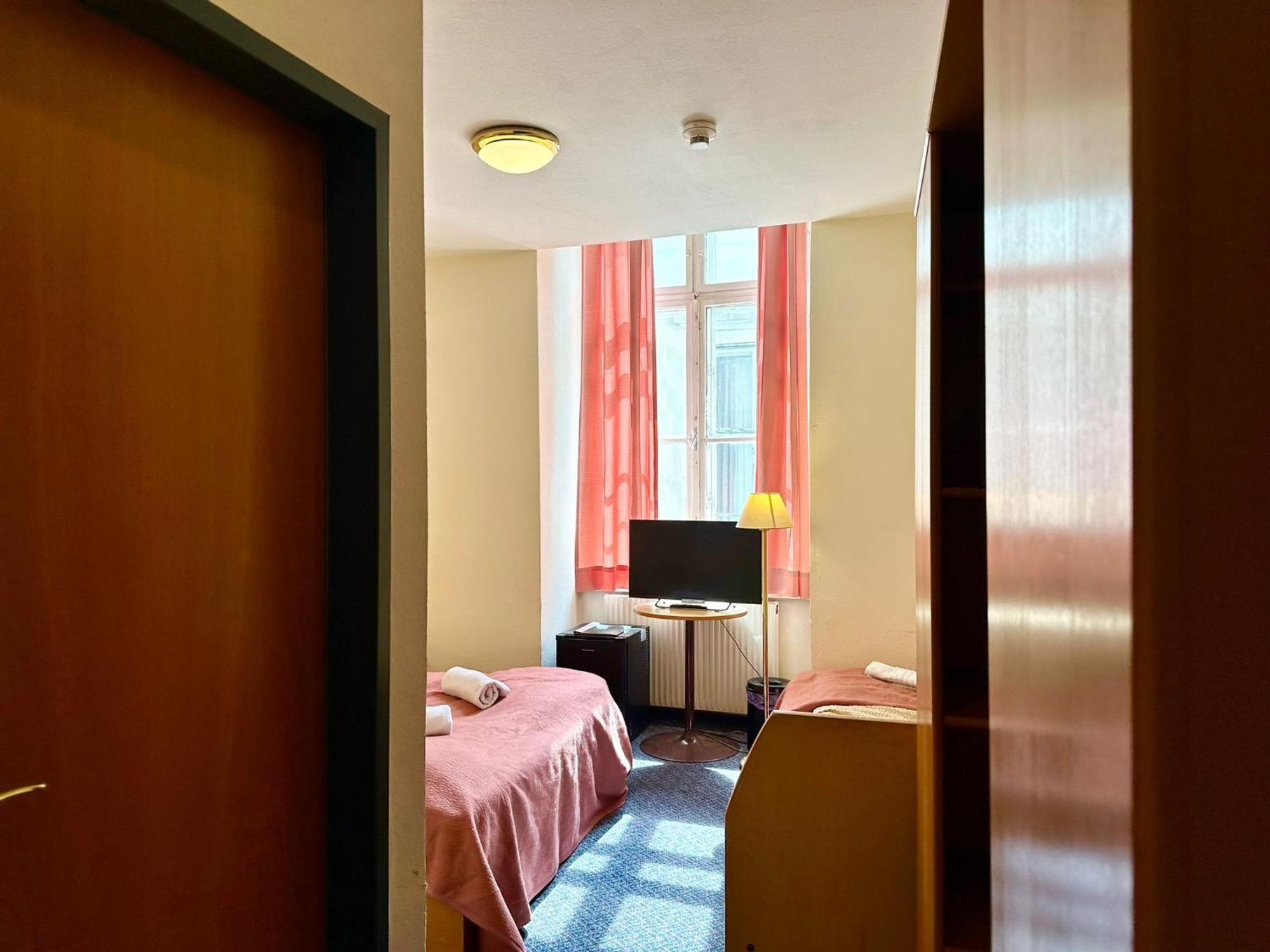 Very Central Apartments, 5 Min To City Center, No Reception Vienna Exterior photo